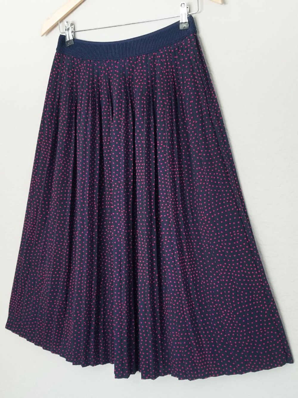 ModCloth Navy Blue Pleated Midi Skirt Red Heart Print Size M Retro Novelty Cute